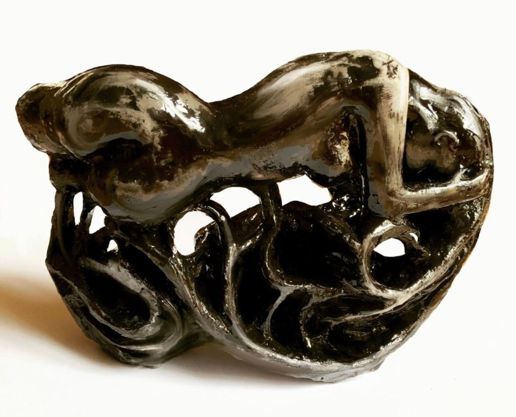 Sculpture nu femme racine résilience relèvement restauration