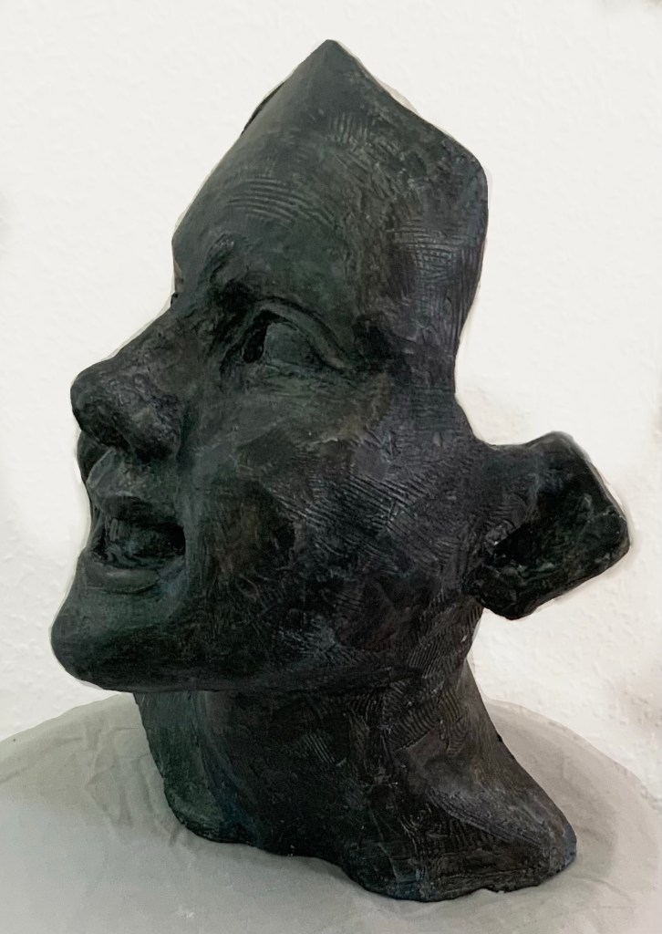 Sculpture enfant fille sourire portrait noir confinement