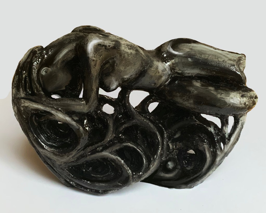 Sculpture nu femme racine résilience relèvement restauration