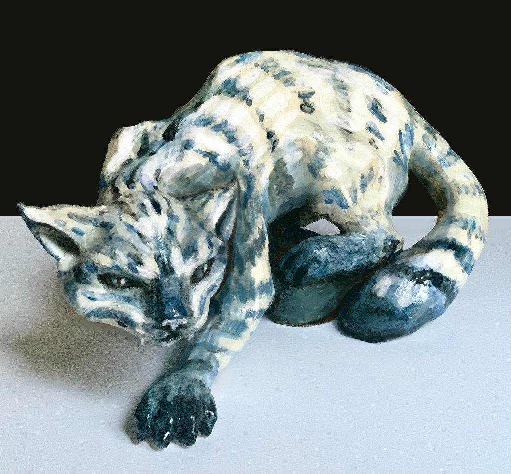 Sculpture Felin prédateur bleu mensonge
