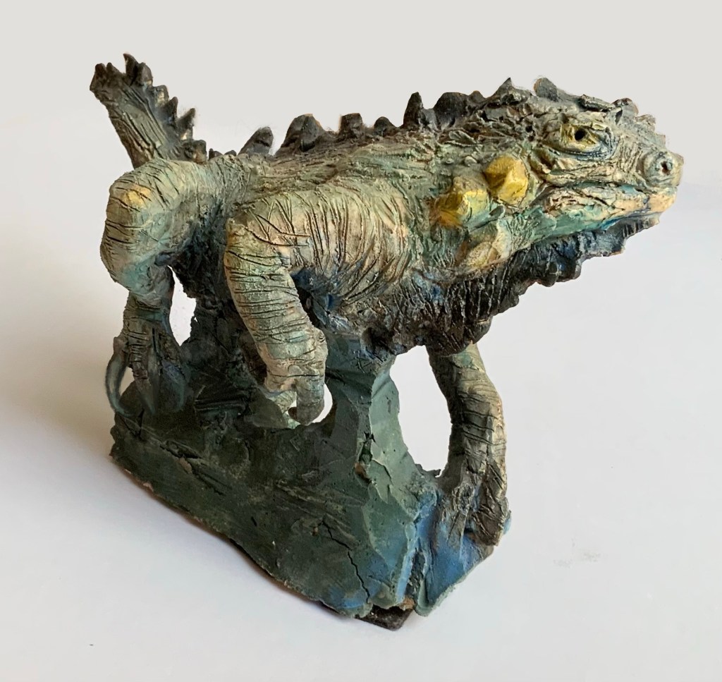 Sculpture Iguane discret alerte ceramique